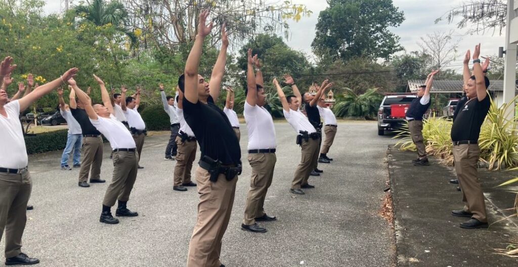นำข้าราชการตำรวจในสังกัดออกกำลังกายเพิ่มเสริมสร้างร่างกายให้มีสุขภาพแข็งแรง